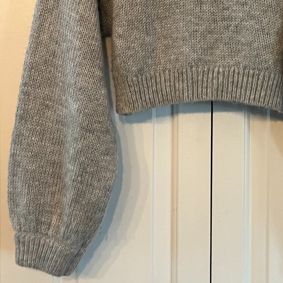 Divided Grey Cropped Sweater with Balloon Sleeves - Picture 2 of 5